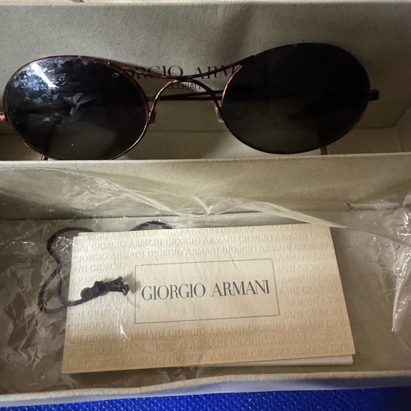Giorgio Armani Vintage 229S lightweight sunglasses- Pre-loved/EUC- Made in Italy - Picture 6 of 12